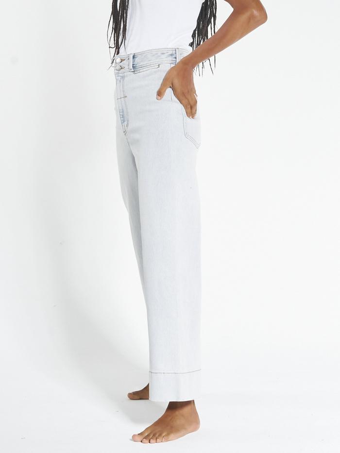Belle Stretch Jean - Light Blue Fade