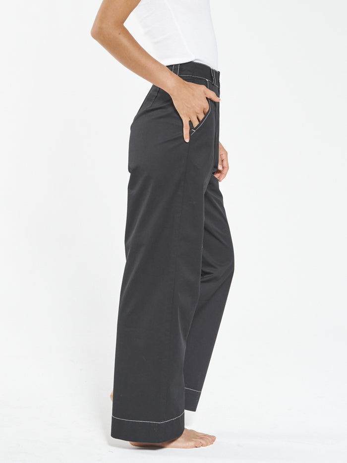 Artist Contrast Pleated Chino Pant - Black