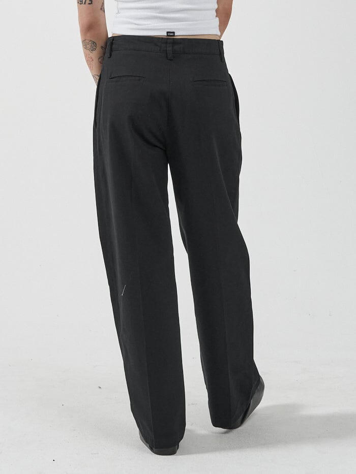 Ivy Mid Rise Pleated Pant - Black