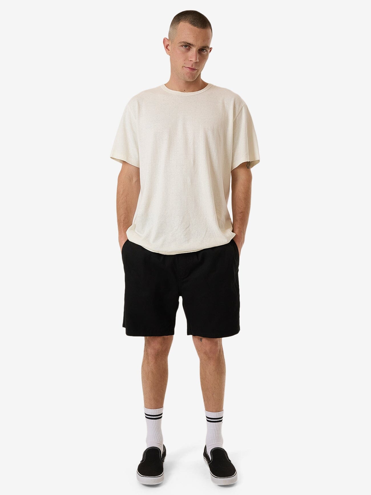 Minimal Thrills Work Volley - Black