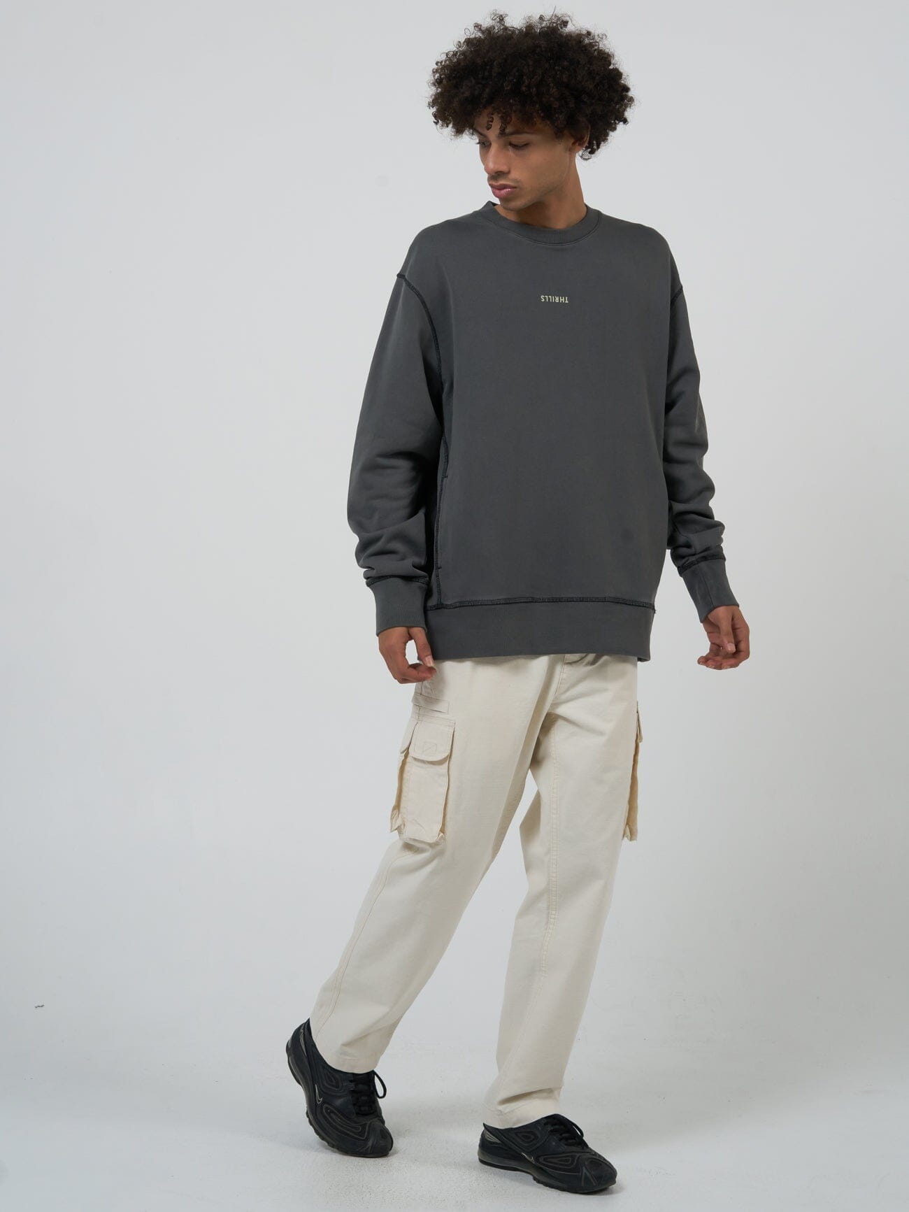 Minimal Thrills Oversize Crew - Merch Black