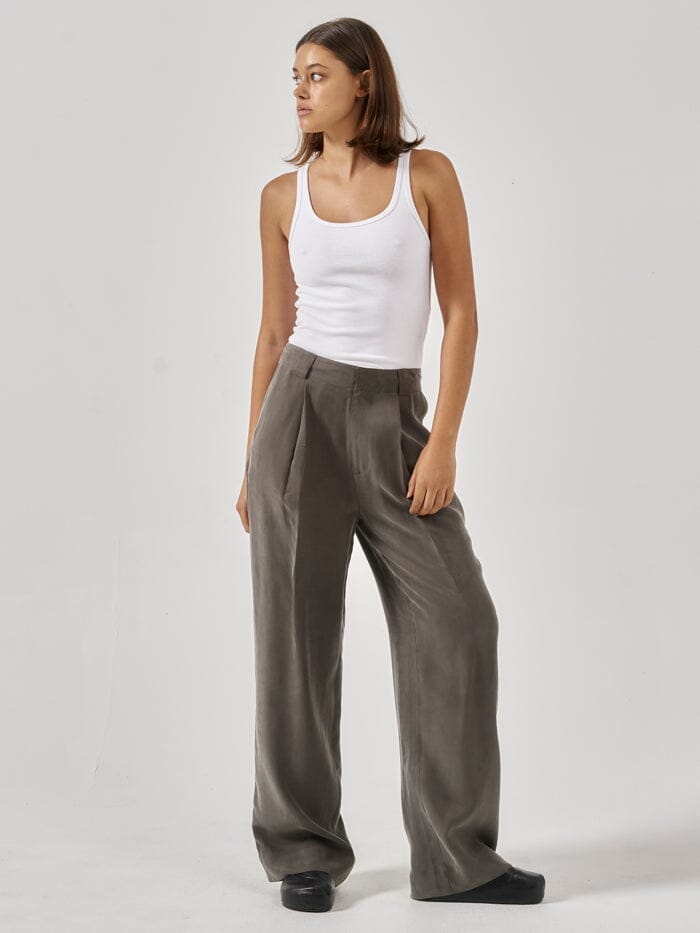 2023 Spring/Summer Womens Harlan Black High Waist Elastic Work Pants For  Women Fashionable Nine Point Slim Casual Wear From Peanutoil, $9.18